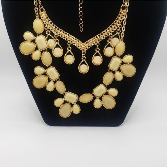 Beautiful Necklace Lot - Picture 2 of 8